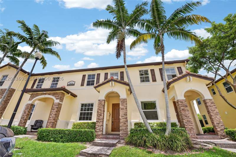 2 bedroom Townhouse at 9011 SW 227th St 2, Lakes By The Bay Eve Repl, Cutler Bay — photo 2