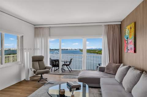 300 Bayview Dr 916, Sunny Isles Beach FL - photo 12 of 38