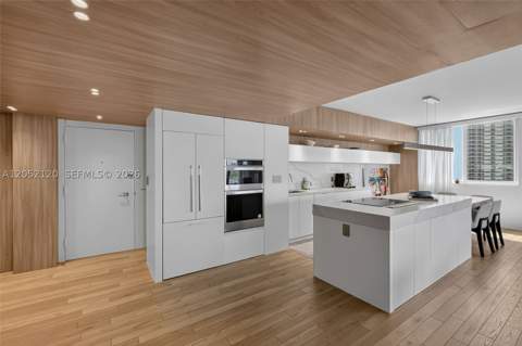 300 Bayview Dr 916, Sunny Isles Beach FL - photo 8 of 38