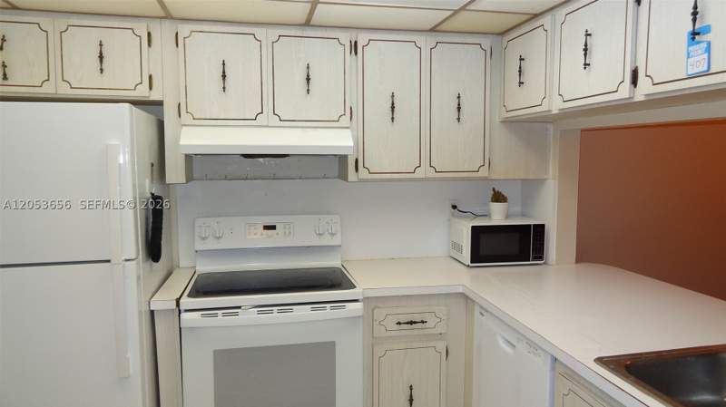 1 bedroom Condominium at 3527 NE 168th St 407, Sunshores Condo, North Miami Beach — photo 4