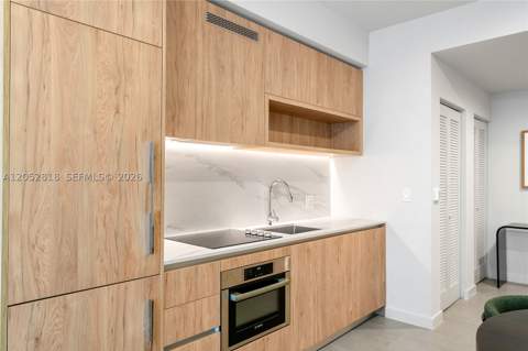 11 NE 6th St 2204, Miami FL - photo 9 of 68