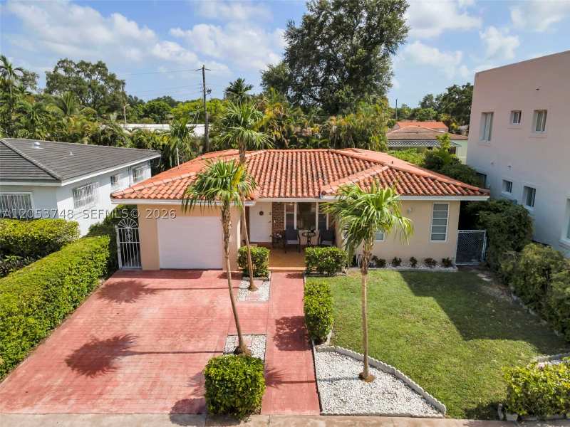 3 bedroom SingleFamilyResidence at 35 Oviedo Ave, Coral Gables Flagler Stre, Coral Gables — photo 1