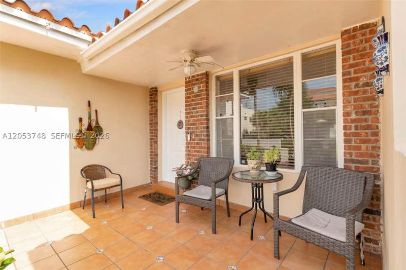 3 bedroom SingleFamilyResidence at 35 Oviedo Ave, Coral Gables Flagler Stre, Coral Gables — photo 4