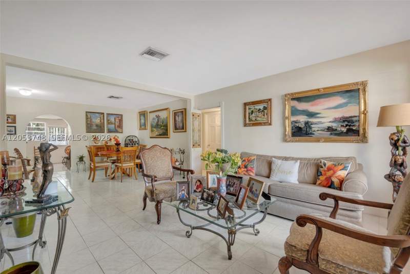 3 bedroom SingleFamilyResidence at 35 Oviedo Ave, Coral Gables Flagler Stre, Coral Gables — photo 5