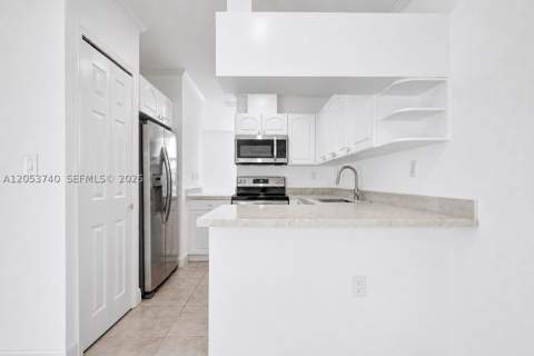 7711 SW 94th Ter, Miami FL - photo 8 of 38