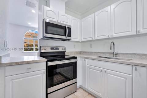 7711 SW 94th Ter, Miami FL - photo 9 of 38