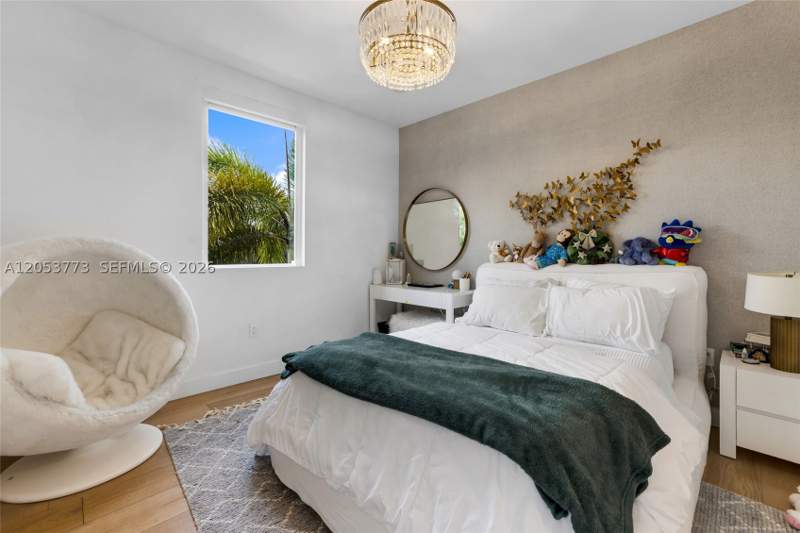 6 bedroom SingleFamilyResidence at 7541 NW 100th Ave, Doral Commons Residential, Doral — photo 3