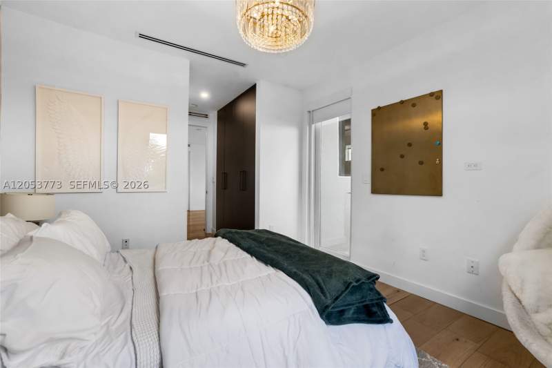6 bedroom SingleFamilyResidence at 7541 NW 100th Ave, Doral Commons Residential, Doral — photo 5