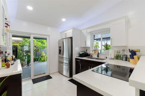 18928 NW 63rd Ct Cir, Hialeah FL - photo 19 of 28