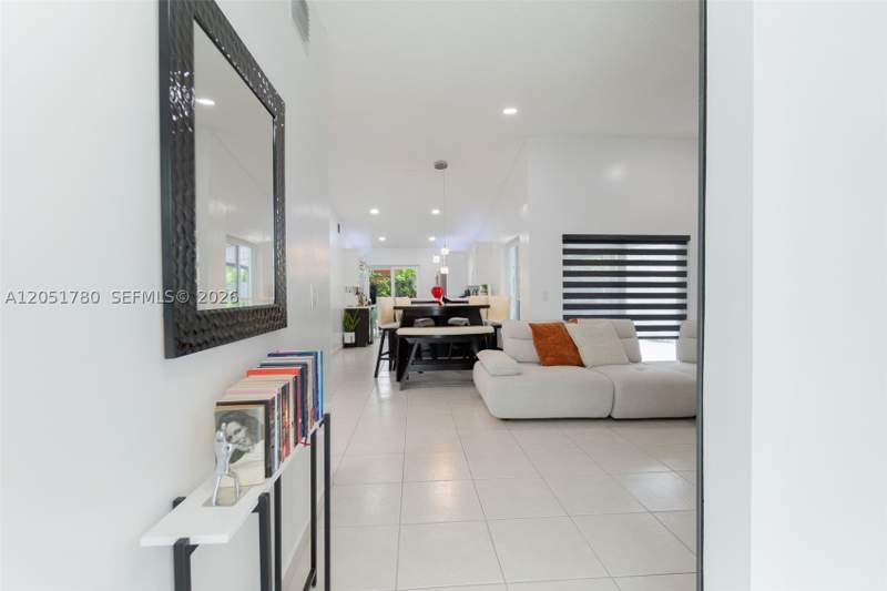 3 bedroom SingleFamilyResidence at 18928 NW 63rd Ct Cir, Country Lake Homes 1st Ad, Hialeah — photo 4
