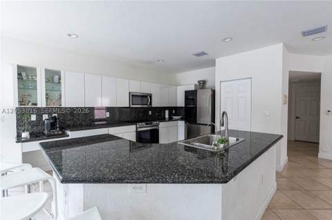 10873 NW 71st St, Doral FL - photo 17 of 54