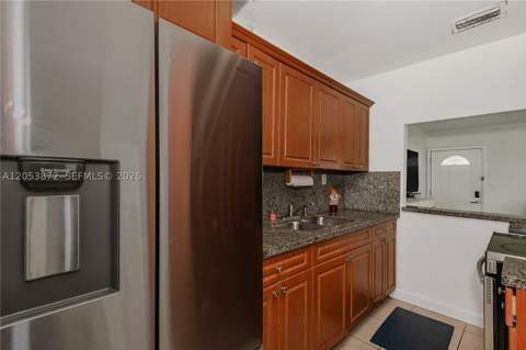681 NE 1st Pl, Hialeah FL - photo 10 of 27