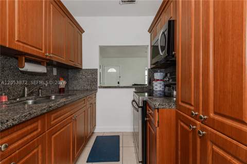 681 NE 1st Pl, Hialeah FL - photo 11 of 27