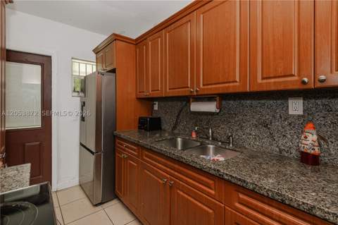 681 NE 1st Pl, Hialeah FL - photo 13 of 27