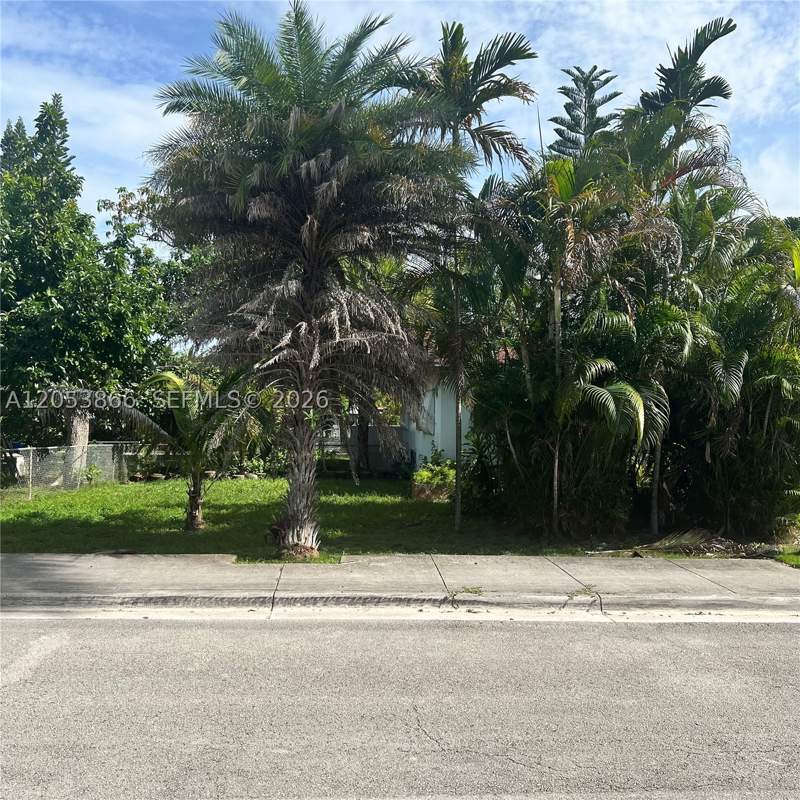 3 bedroom SingleFamilyResidence at 1760 NE 160th St, Fulford By The Sea Sec H, North Miami Beach — photo 2
