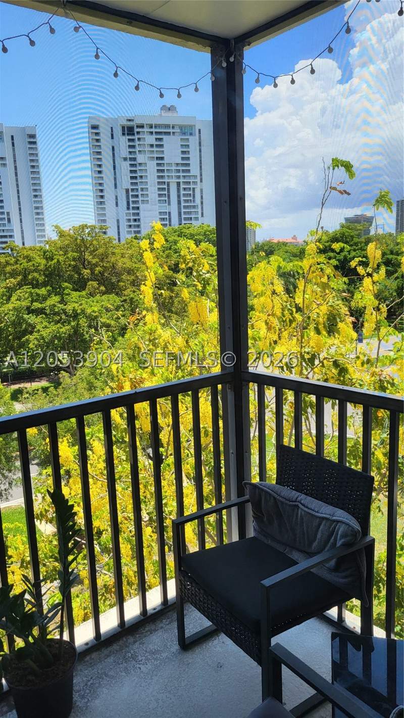 1 bedroom Condominium at 3475 N Country Club Dr 603, Ensenada Condo Bldg E-Ii, Aventura — photo 5