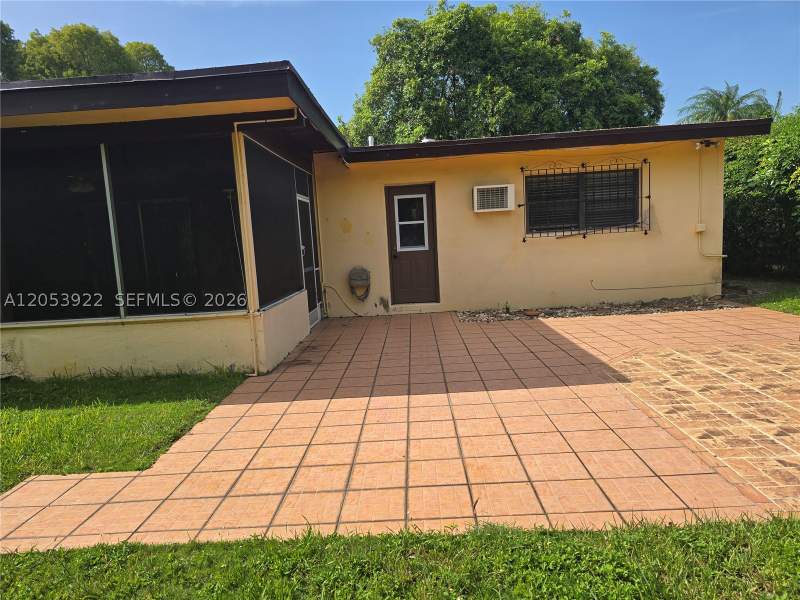 3 bedroom SingleFamilyResidence at 8920 SW 20th St, Coral Park Estates Sec 1, Miami — photo 3