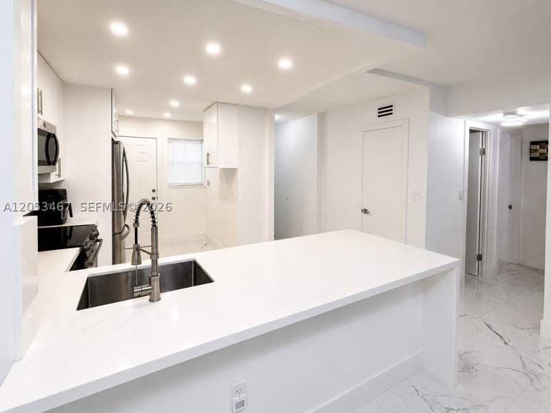 2 bedroom Condominium at 1750 NE 191st St 605-1, Jade Winds Group-Daisy GA, Miami — photo 3