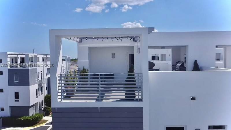 4 bedroom Townhouse at 9151 NW 33rd St, Contempo Townhomes, Doral — photo 4