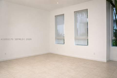 9151 NW 33rd St, Doral FL - photo 8 of 24