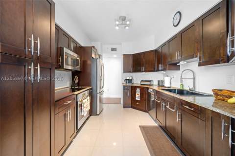 3370 Hidden Bay Dr 507, Aventura FL - photo 10 of 33