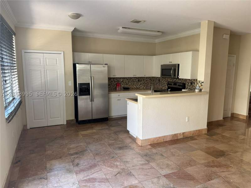 4 bedroom SingleFamilyResidence at 7651 NW 114th Path, Doral Isles North Sec Two, Doral — photo 5