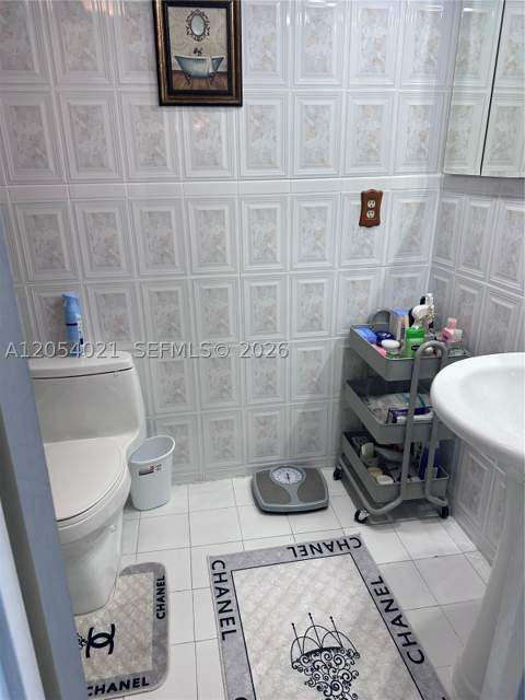 231 174th St 1905, Sunny Isles Beach FL - photo 9 of 11