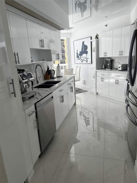 16425 Collins Avenue 818, Sunny Isles Beach FL - photo 19 of 30