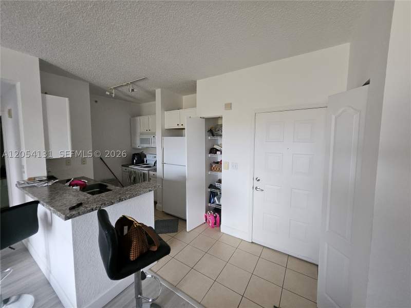 1 bedroom Condominium at 6001 SW 70th St 655, Valencia Condo, South Miami — photo 4