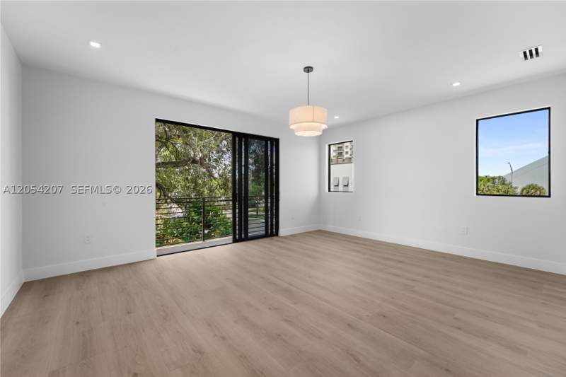4 bedroom Townhouse at 2735 SW 23rd Ter, Amnd Miami Suburban Acres, Miami — photo 2