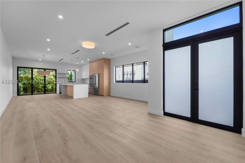4 bedroom Townhouse at 2735 SW 23rd Ter, Amnd Miami Suburban Acres, Miami — photo 3