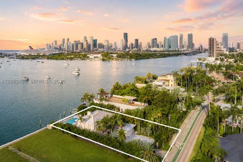 6 bedroom SingleFamilyResidence at 1300 S Venetian Way, San Marco, Miami — photo 1