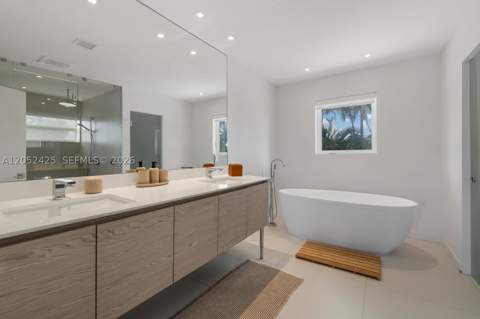 1300 S Venetian Way, Miami FL - photo 15 of 24