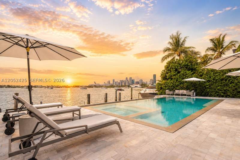 6 bedroom SingleFamilyResidence at 1300 S Venetian Way, San Marco, Miami — photo 3