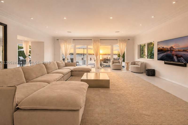 6 bedroom SingleFamilyResidence at 1300 S Venetian Way, San Marco, Miami — photo 5