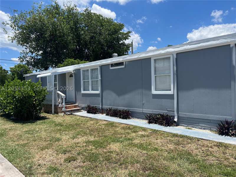 4 bedroom MobileHome at 20016 NW 56 Ave, Royal Country, Miami Gardens — photo 1