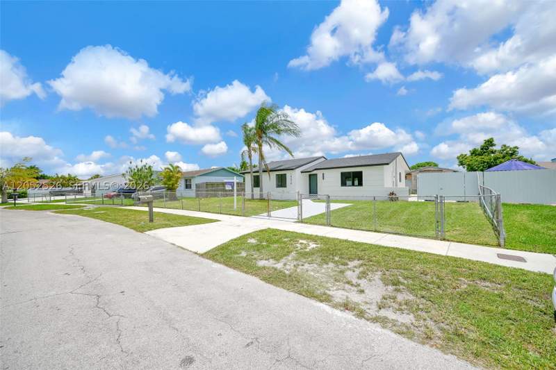 3 bedroom SingleFamilyResidence at 18670 SW 123rd Ct, Eureka Manor Sec 1, Miami — photo 3