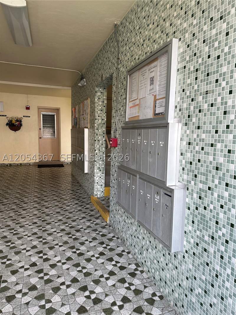 1 bedroom StockCooperative at 17050 NE 14th Ave 110, Mar-Len Gardens No 3 Corp, Miami — photo 3