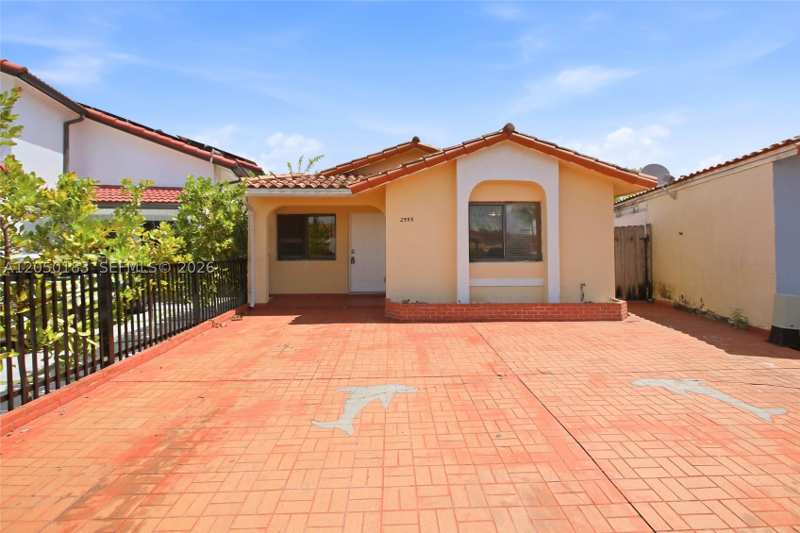 3 bedroom SingleFamilyResidence at 2555 W 65th St, El Prado By The Lake, Hialeah — photo 1