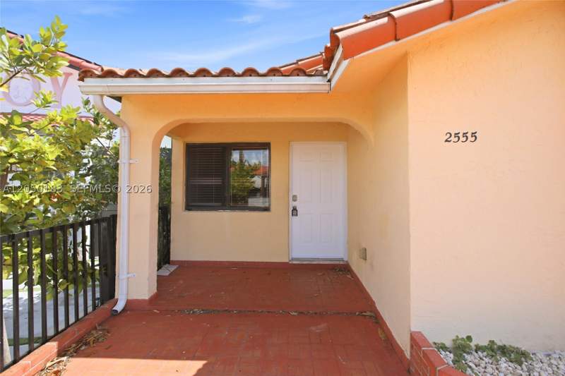 3 bedroom SingleFamilyResidence at 2555 W 65th St, El Prado By The Lake, Hialeah — photo 3
