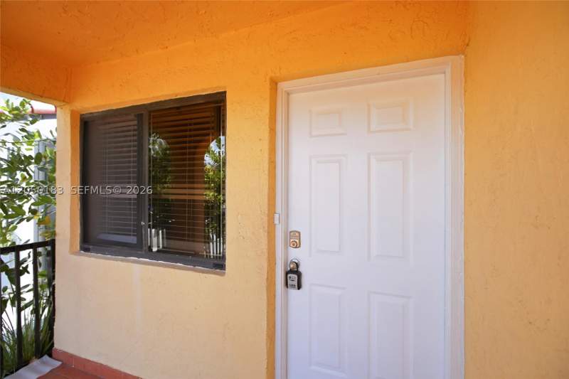 3 bedroom SingleFamilyResidence at 2555 W 65th St, El Prado By The Lake, Hialeah — photo 4