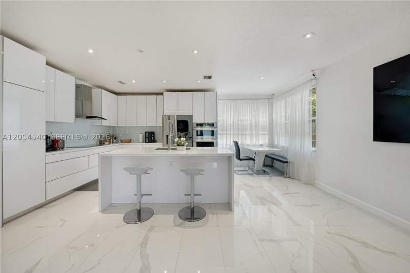 4 bedroom SingleFamilyResidence at 8770 SW 204th St, Cantamar, Cutler Bay — photo 5
