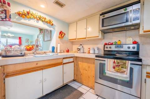 9917 W Okeechobee Rd 3-306, Hialeah Gardens FL - photo 15 of 27