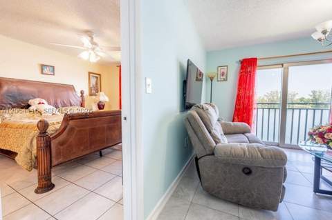 9917 W Okeechobee Rd 3-306, Hialeah Gardens FL - photo 6 of 27