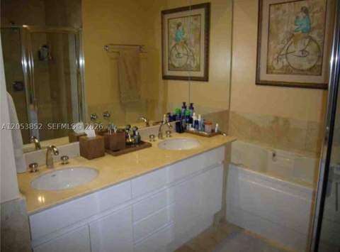 808 Brickell Key Dr 606, Miami FL - photo 8 of 13