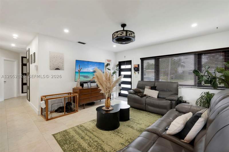 3 bedroom SingleFamilyResidence at 6145 W 6th Ave, 4th Addn To Palm Springs, Hialeah — photo 3