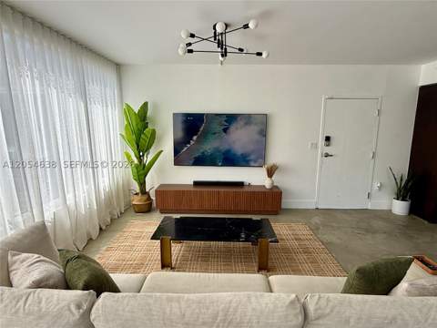 2155 Washington Ct 210, Miami Beach FL - photo 6 of 17