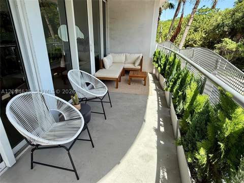 2155 Washington Ct 210, Miami Beach FL - photo 7 of 17