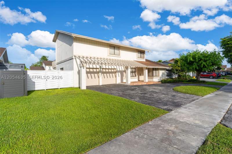 4 bedroom SingleFamilyResidence at 11055 SW 129th Ct, Lindgren East, Miami — photo 2