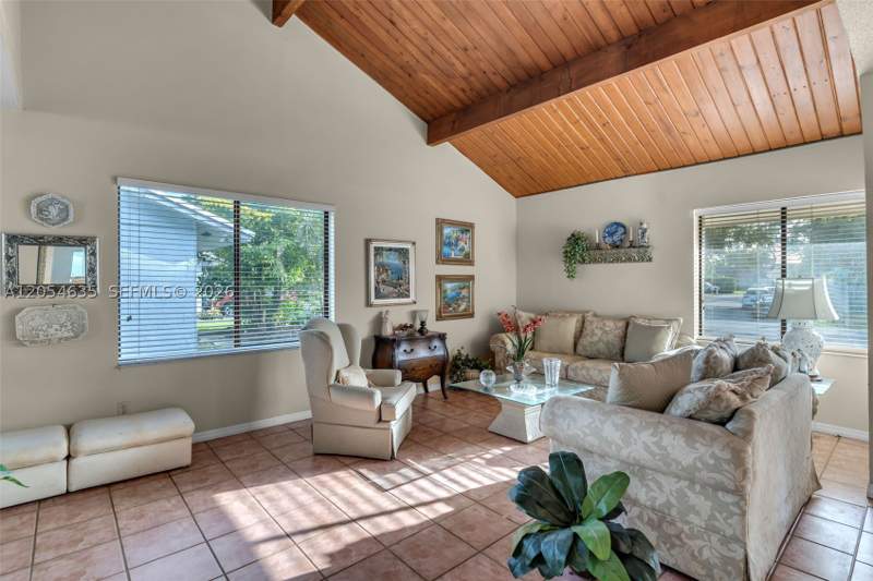 4 bedroom SingleFamilyResidence at 11055 SW 129th Ct, Lindgren East, Miami — photo 5